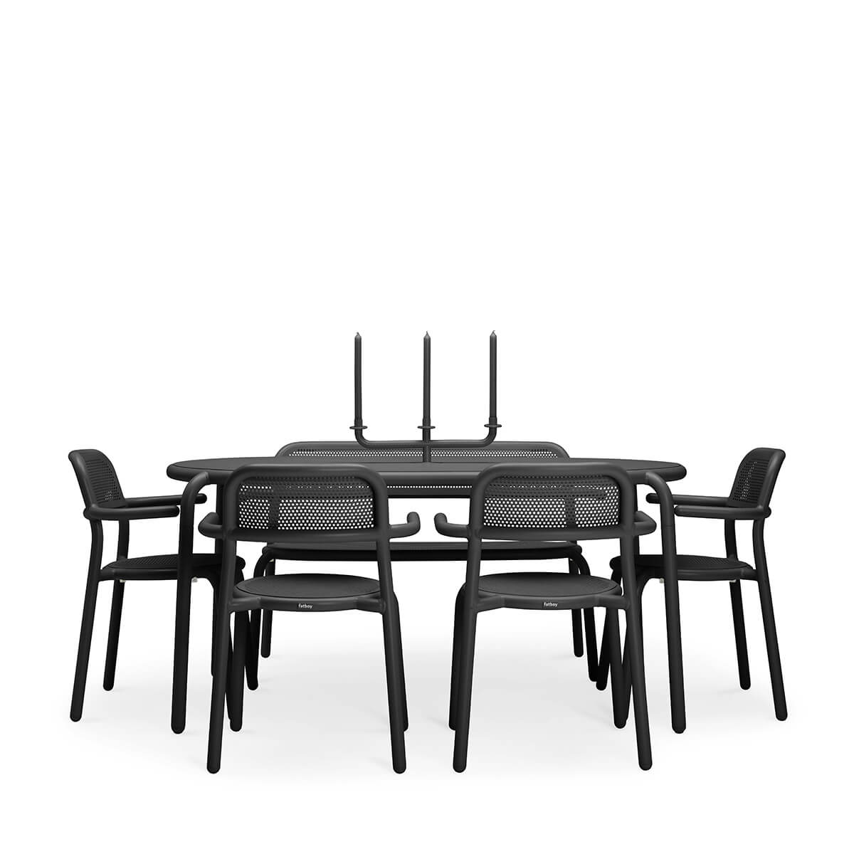Fatboy Toní Tavolo Esstisch, anthrazit, mit den Fatboy Toní Armchair Gartenstühlen und dem Toní Kerzenhalter