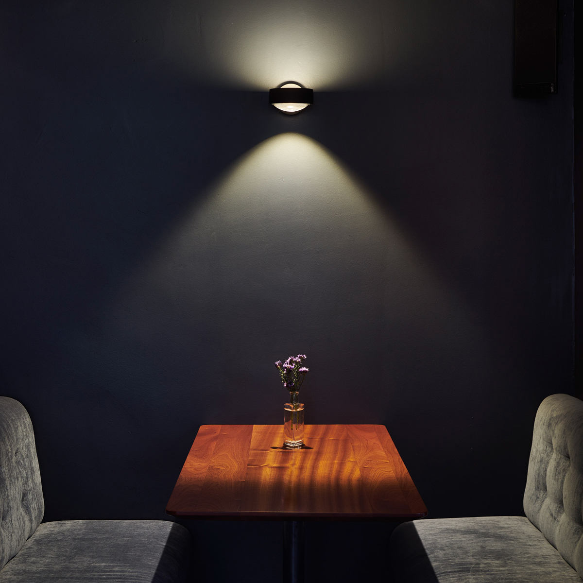 Occhio Sento E verticale up LED Wandleuchte, schwarz matt