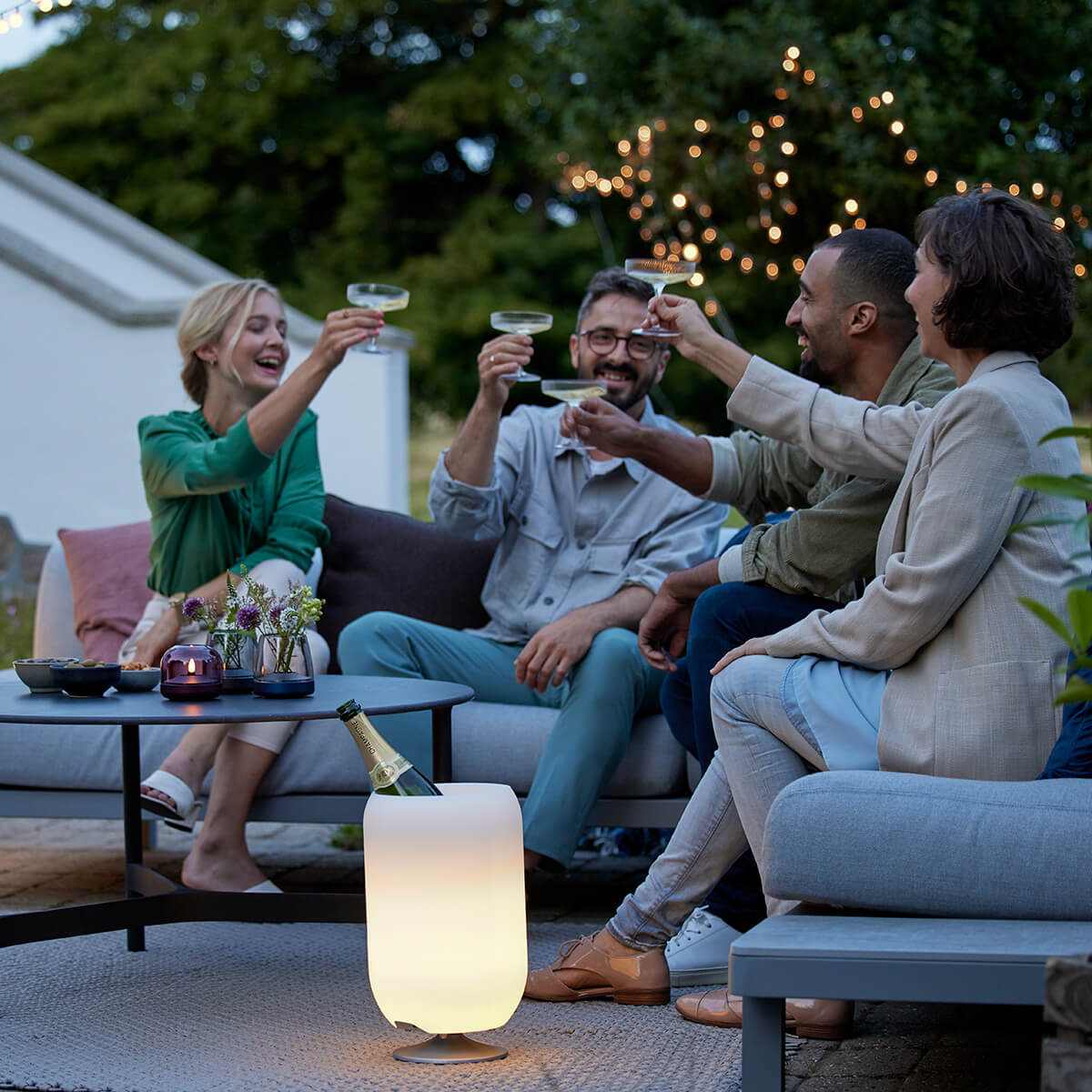 Kooduu Atmos LED Akkuleuchte, Bluetooth Lautsprecher & Weinkühler, Aluminium gebürstet