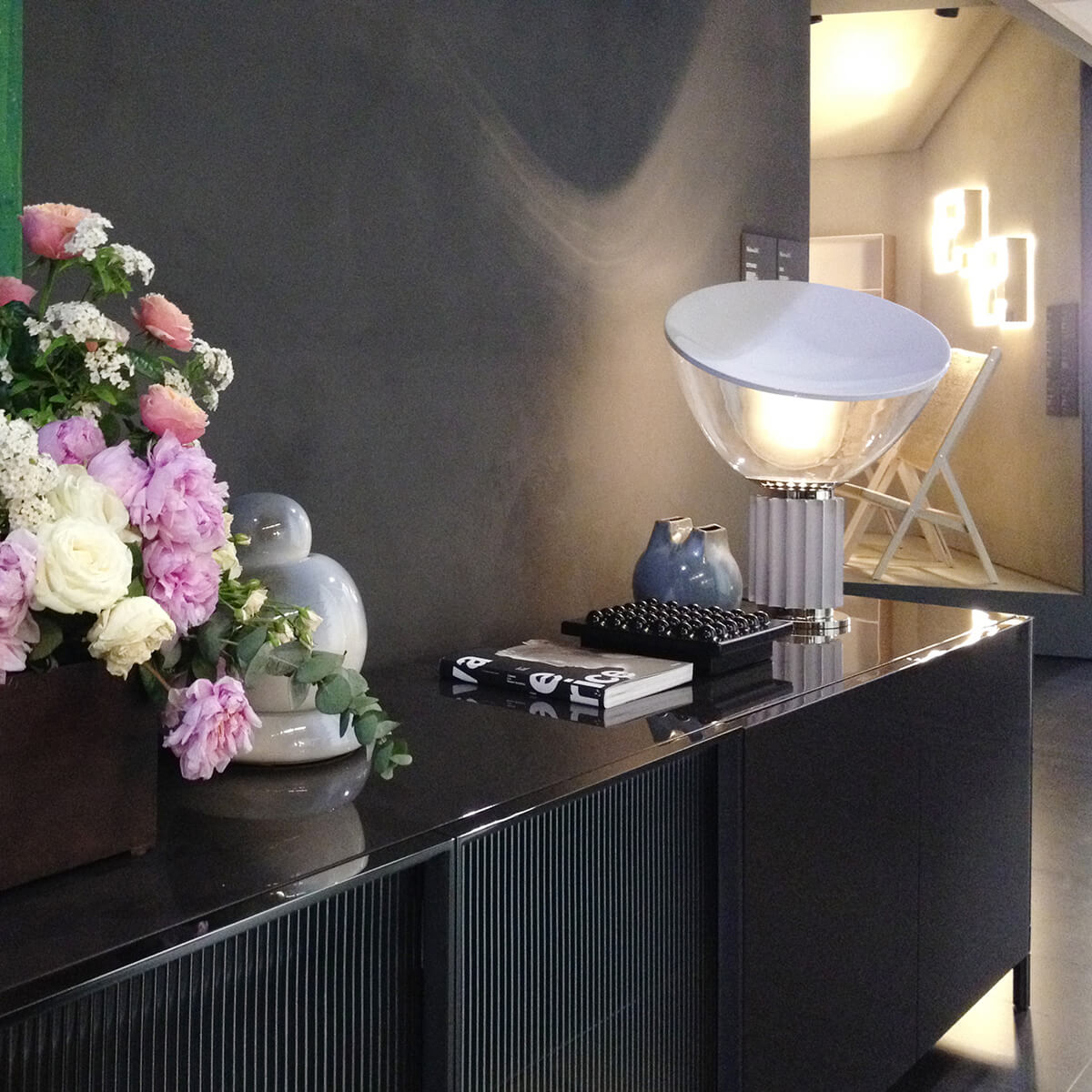 Flos Taccia LED Tischleuchte, Silber eloxiert