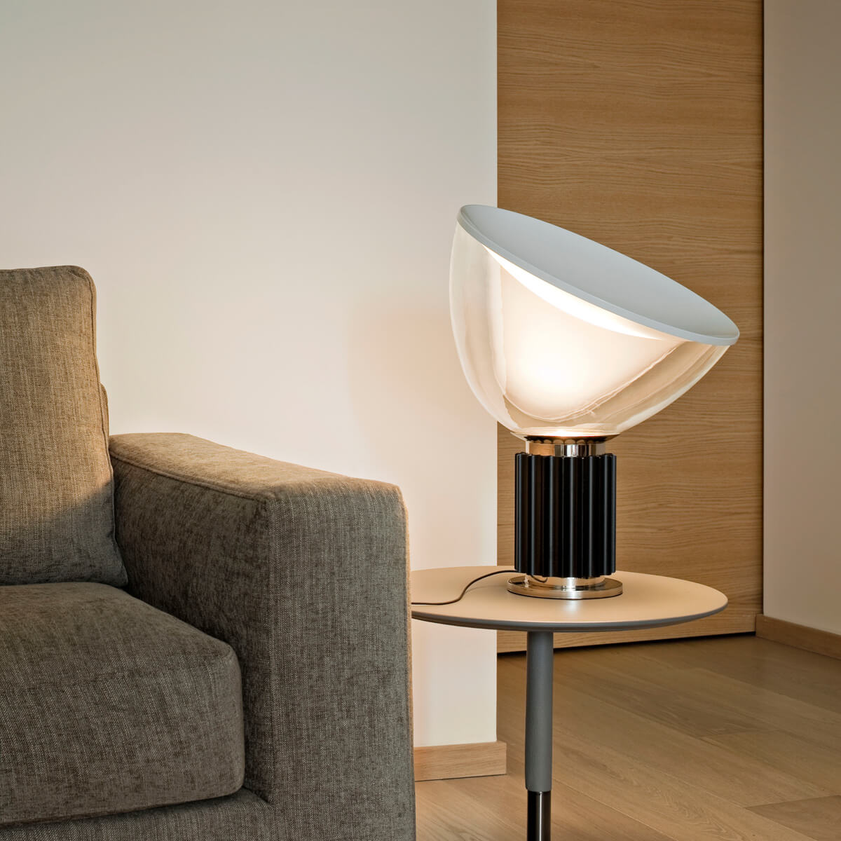 Flos Taccia Small LED Tischleuchte, schwarz (©Germano Borrelli)
