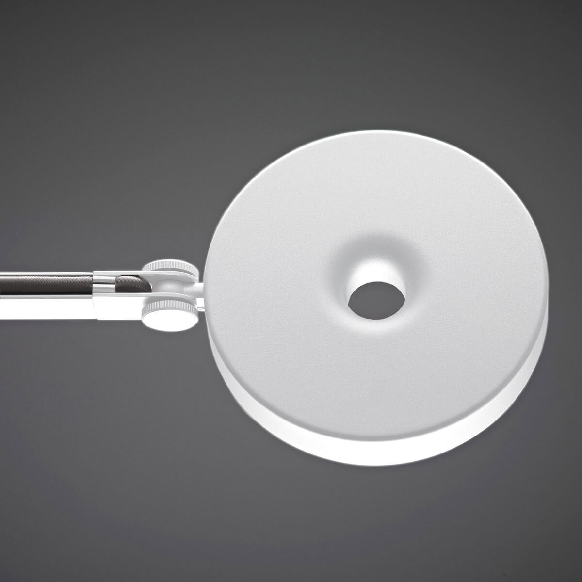 weiß matt, mit Verstellband in silberfarben