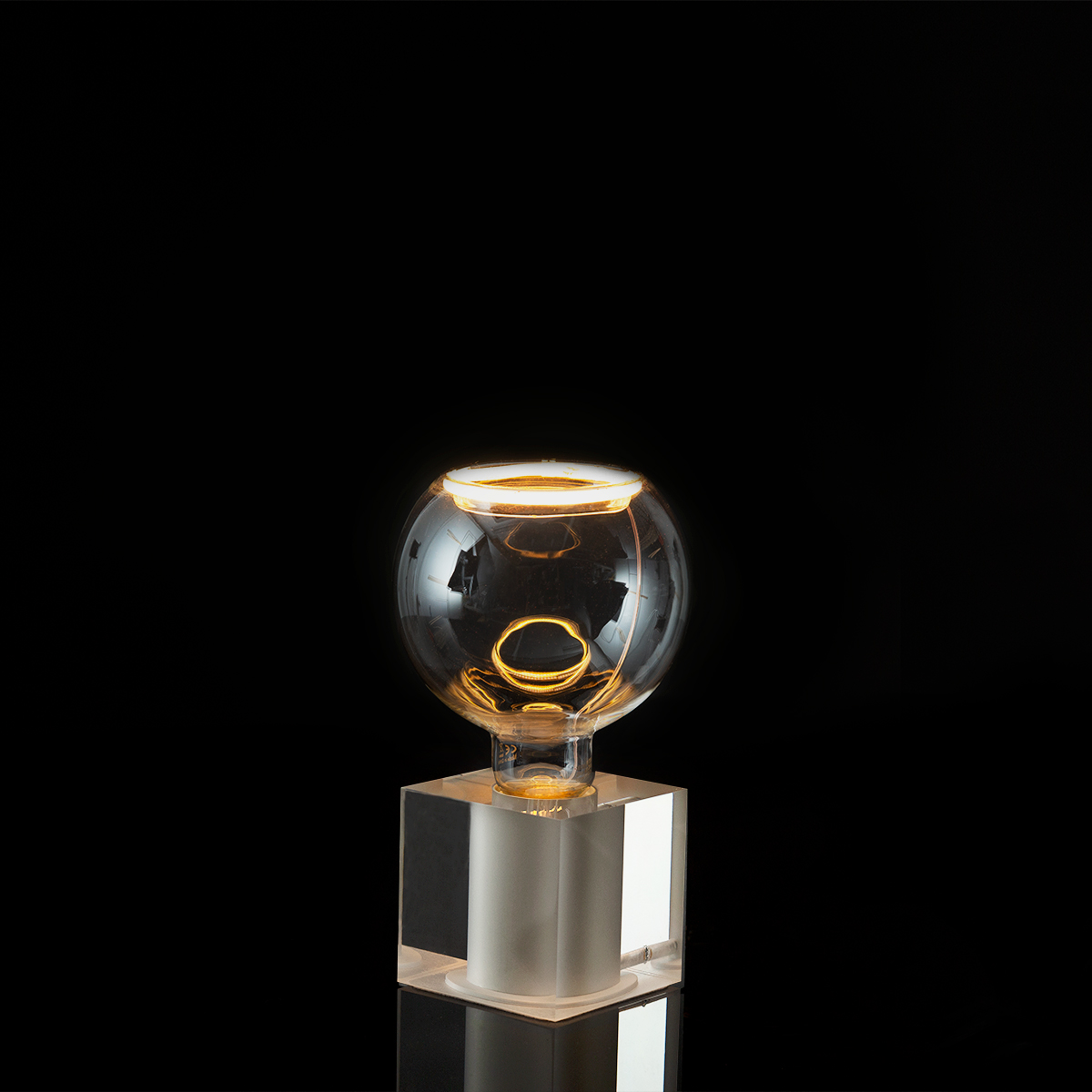 Cubic Tischleuchte mit LED Floating Globe 125 klar