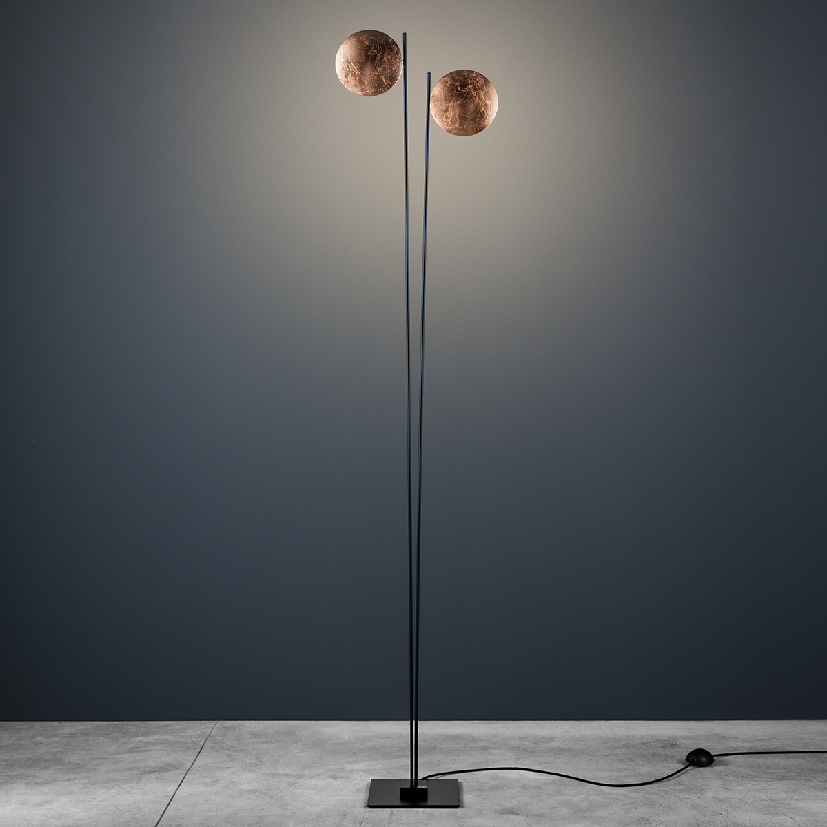 Scheiben: Kupfer, Stangen: schwarz