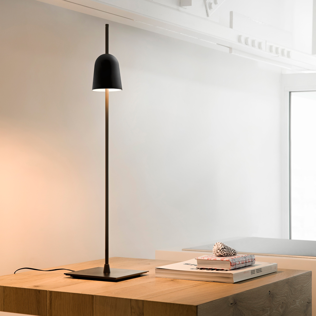 mit Tischfuß, schwarz