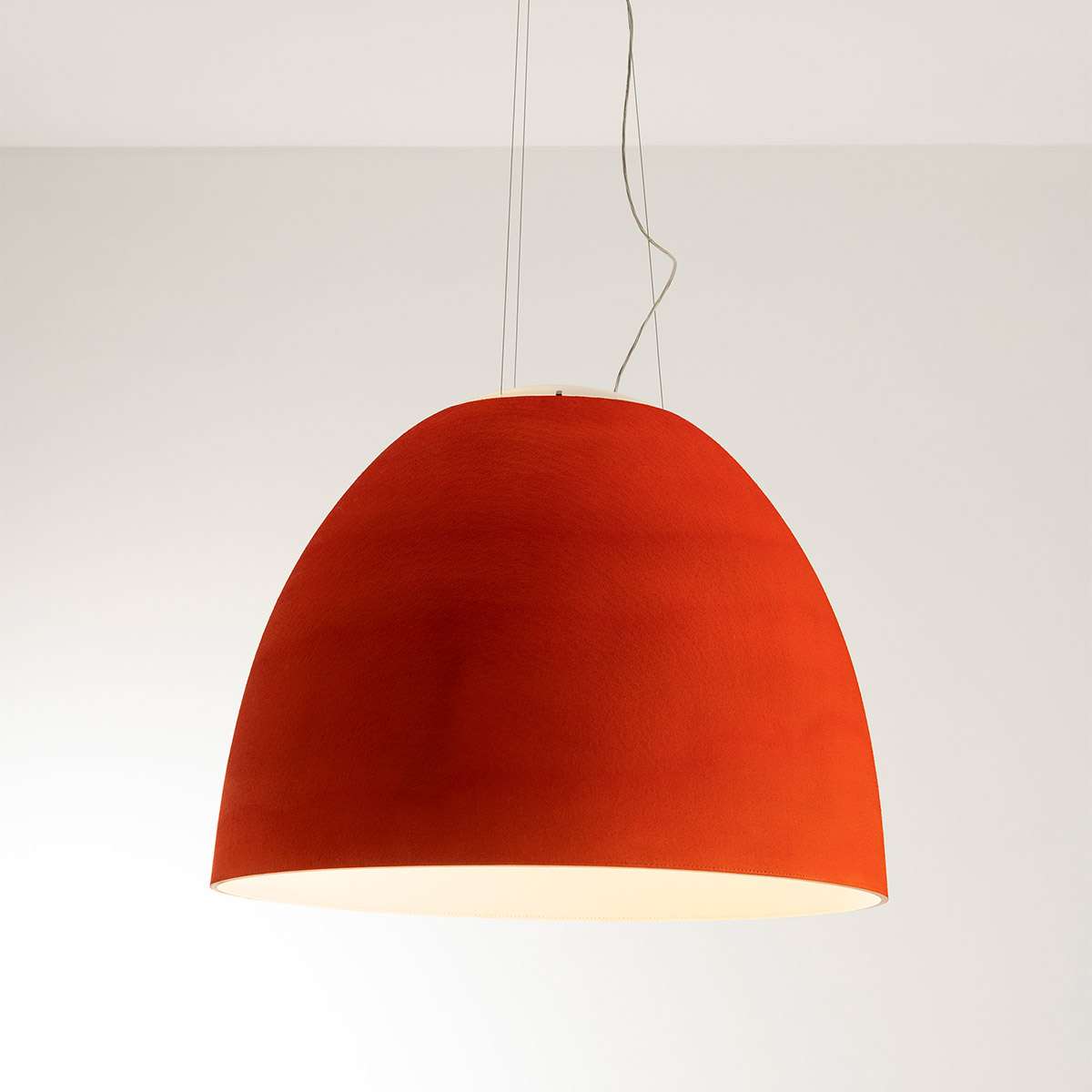 außen: rot / innen: weiß