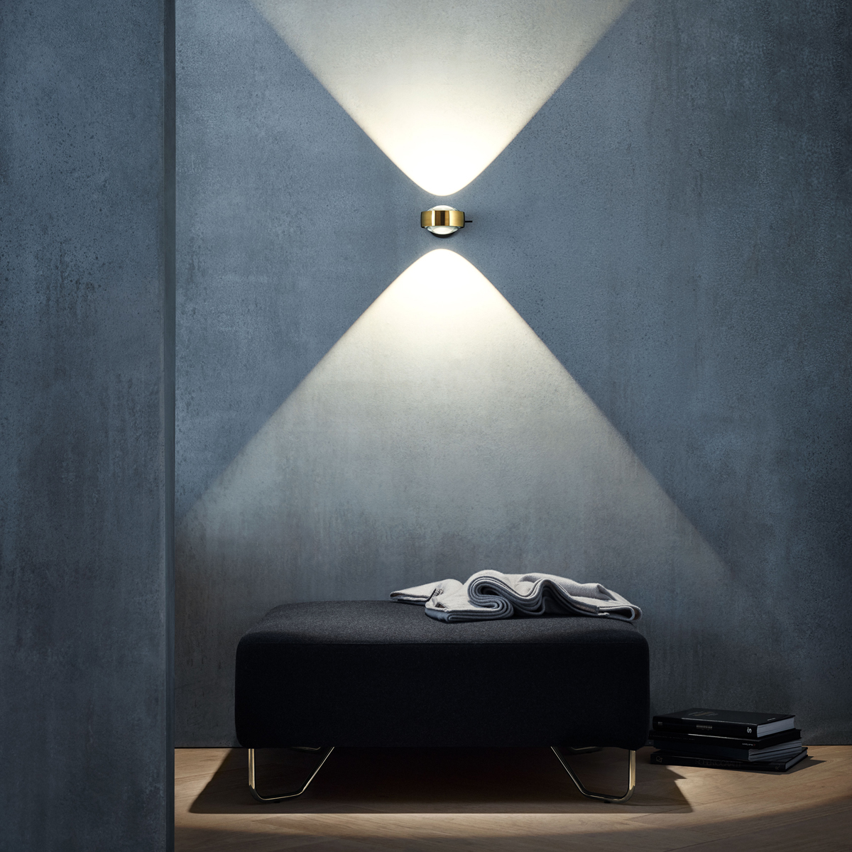 Occhio Sento D verticale up "air" LED Wandleuchte, Bronze / schwarz matt