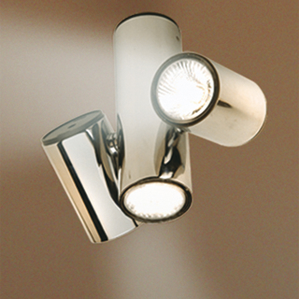 3-light, chrome / black