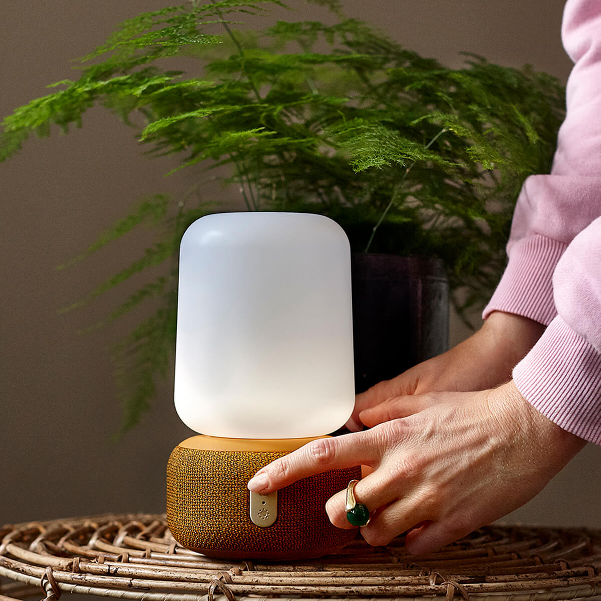 Kreafunk aLOOMI LED Akkuleuchte & Bluetooth Lautsprecher, orange