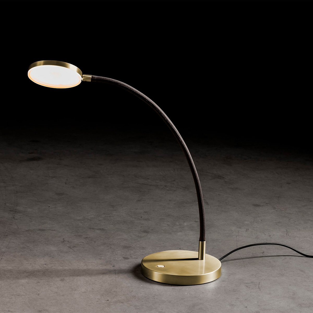 Anodized brass / black