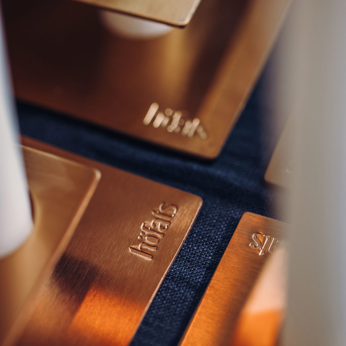 Höfats Square Candle Kerzenhalter, 4er-Set, Gold (Kerzen nicht inbegriffen)