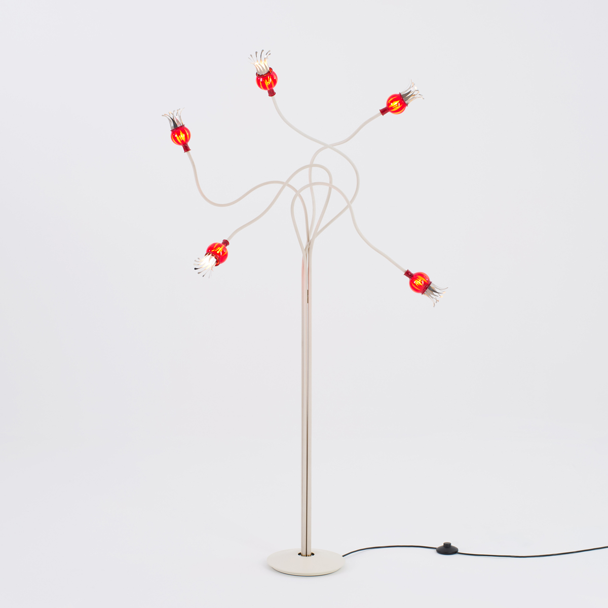 Schirme: rubinrot, Arme: beige