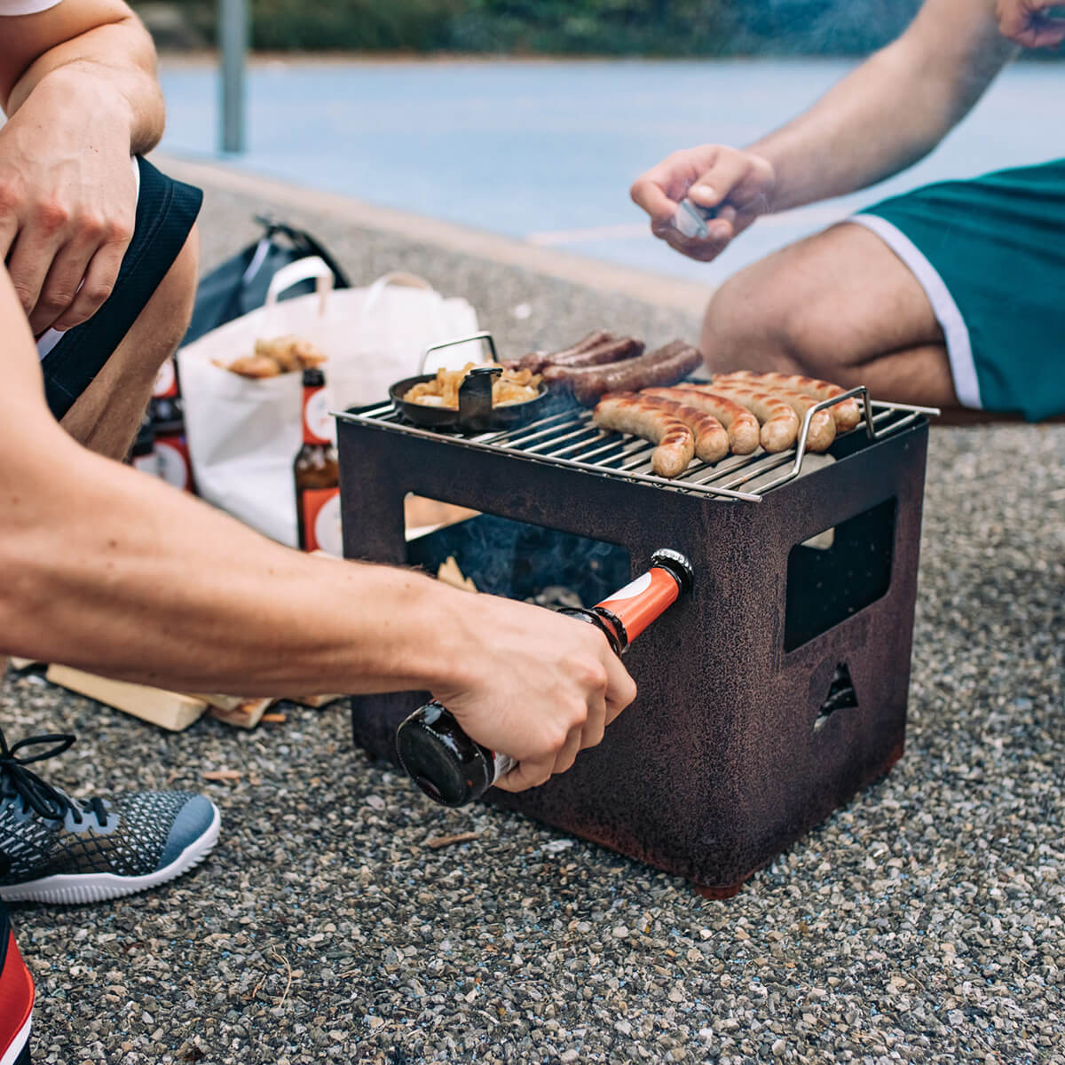 Höfats Beer Box Grillrost, Edelstahl poliert, mit dem Beer Box Feuerkorb, Grill & Hocker, Corten-Stahl (separat erhältlich)