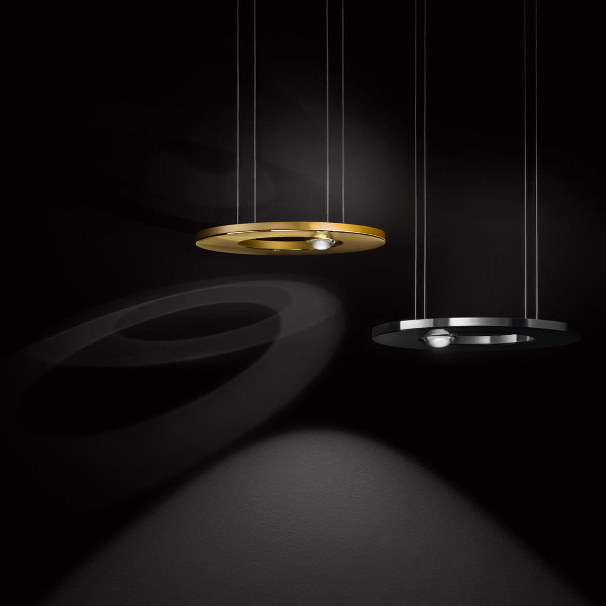 Cini & Nils Passepartout25 sopratavolo LED Pendelleuchte, mit Casambi, Gold poliert / matt und schwarz matt / Alu