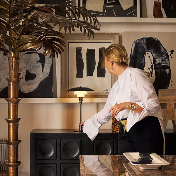 Designer table lamp on a living room sideboard – warm white light for a cosy, inviting atmosphere