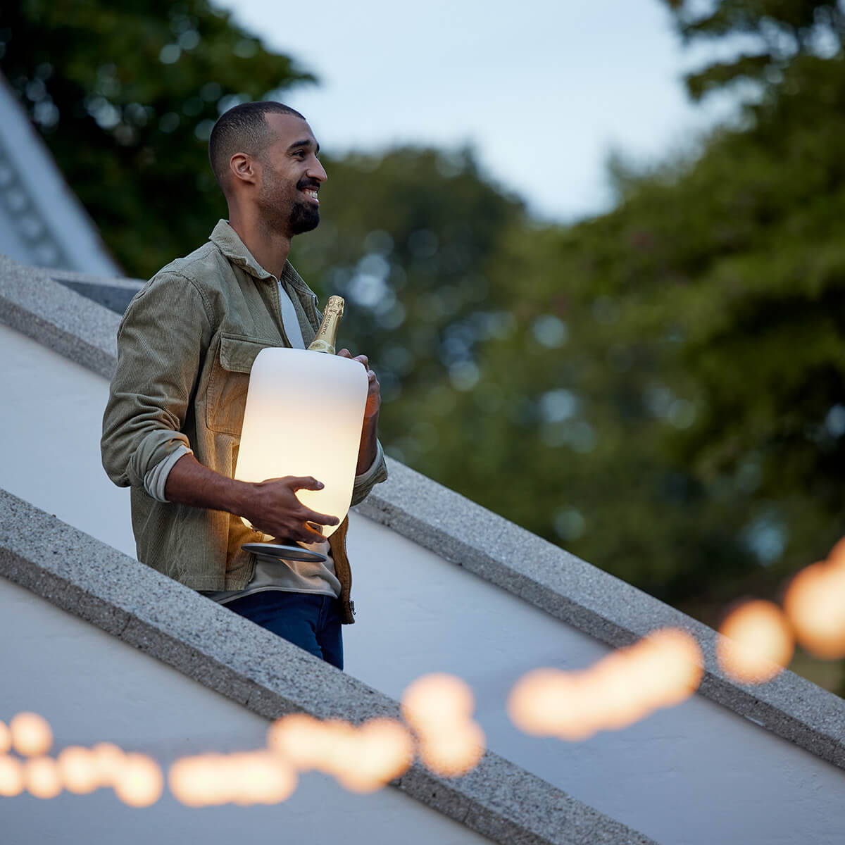 Kooduu Atmos LED Akkuleuchte, Bluetooth Lautsprecher & Weinkühler, Aluminium gebürstet