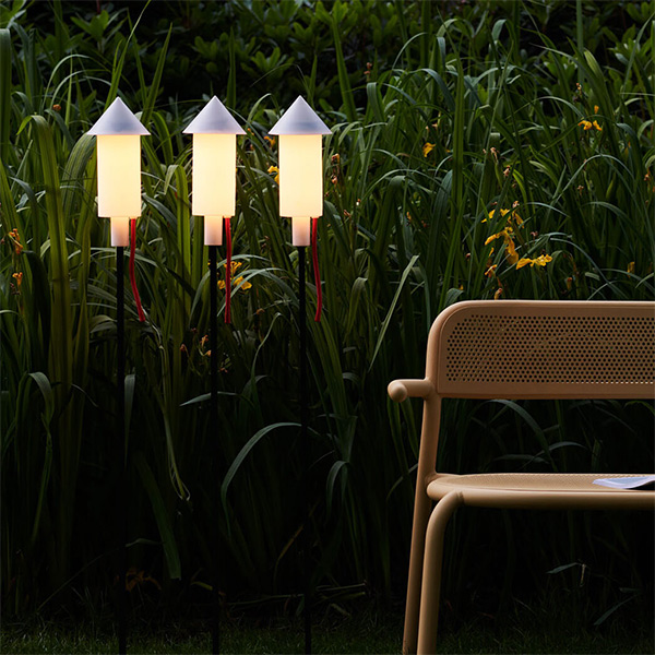 Fatboy Prêt a Racket – solar garden light with ground spike in rocket design for outdoor lighting