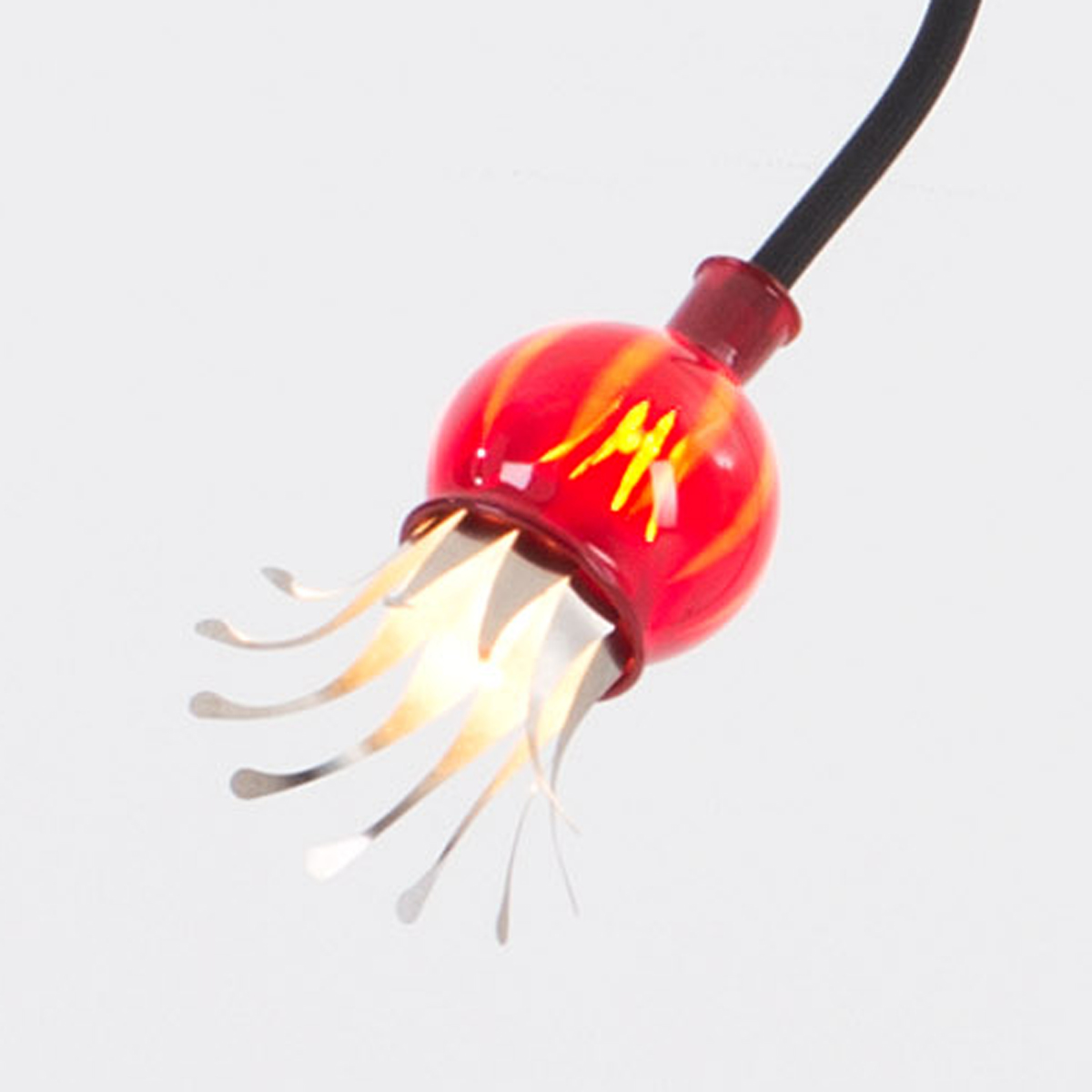 Schirme: rubinrot, Arme: schwarz