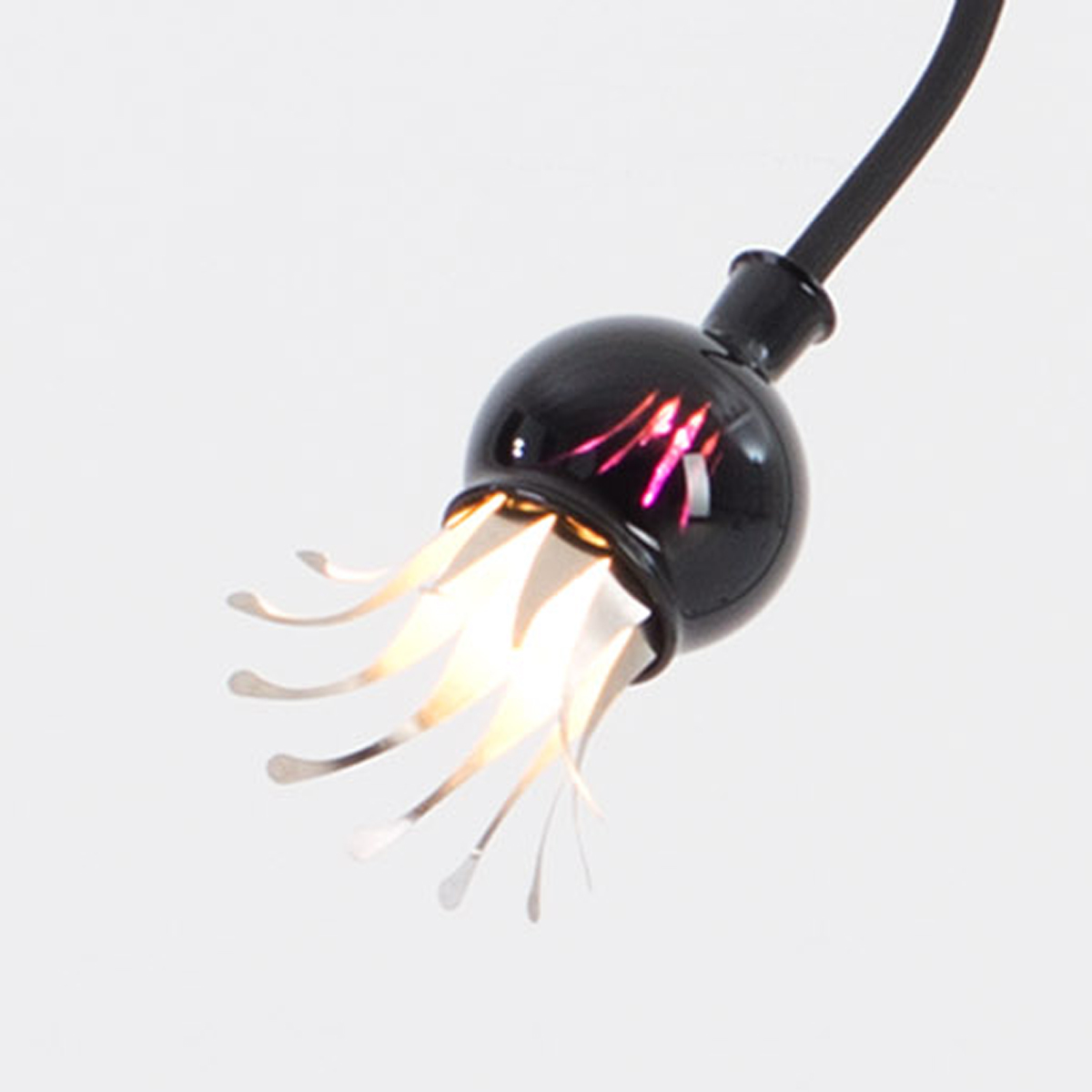 Schirme: violett, Arme: schwarz