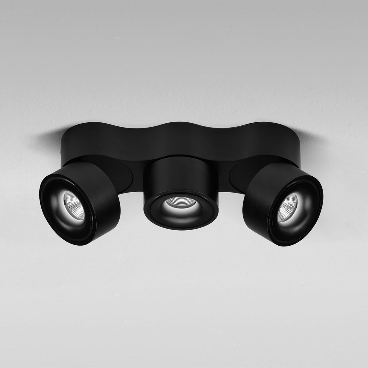 3000 K, black / black