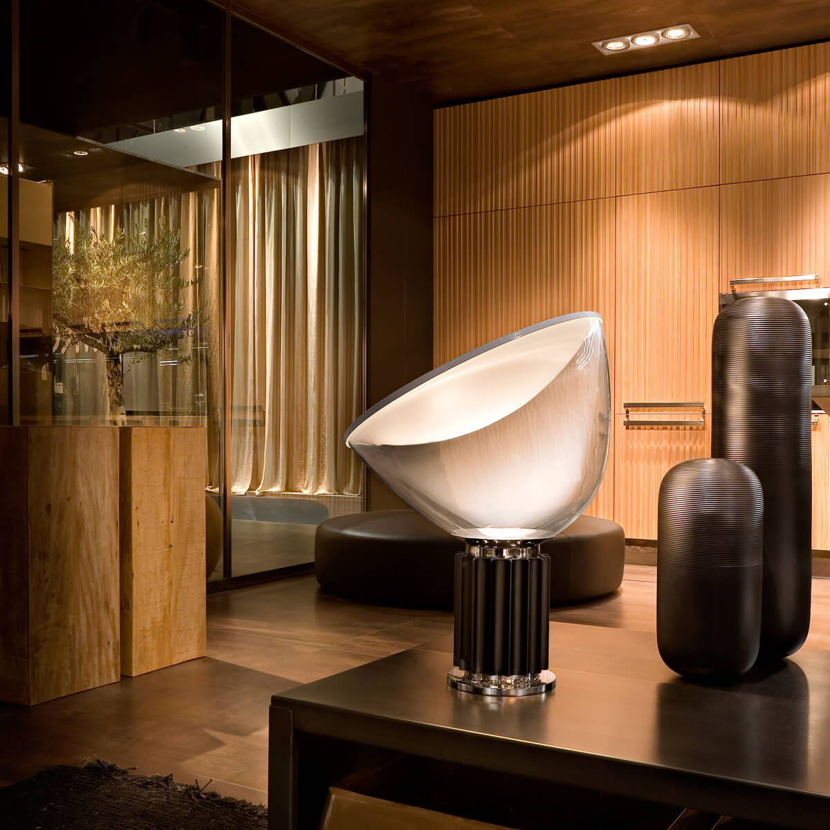 Flos Taccia LED Tischleuchte PMMA, schwarz (©Germano Borrelli)